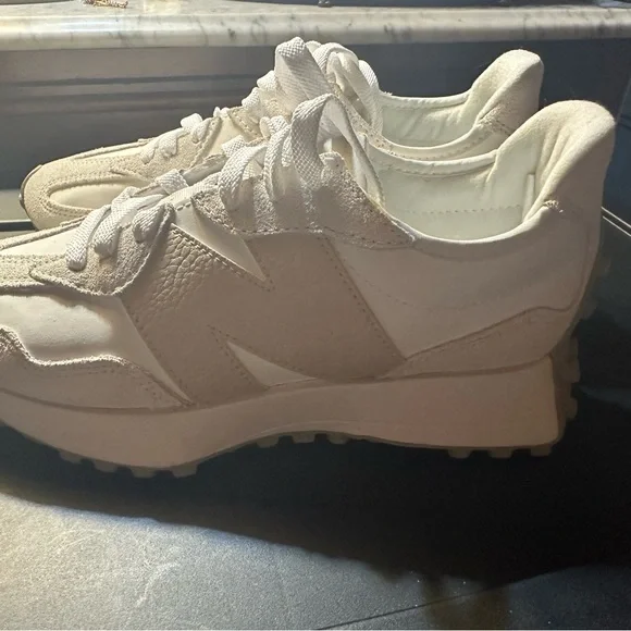 New Balance 327 Sneakers -EUC-7.5 Women’s - Picture 4 of 7